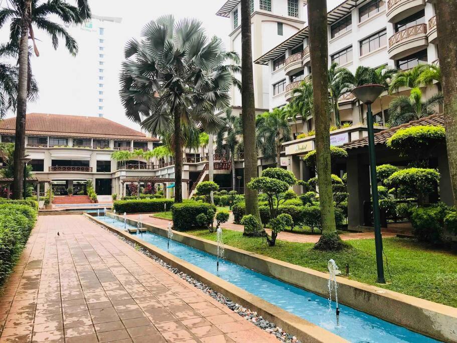 Pool View 2 Room Mahkota Hotel Melaka Exterior photo