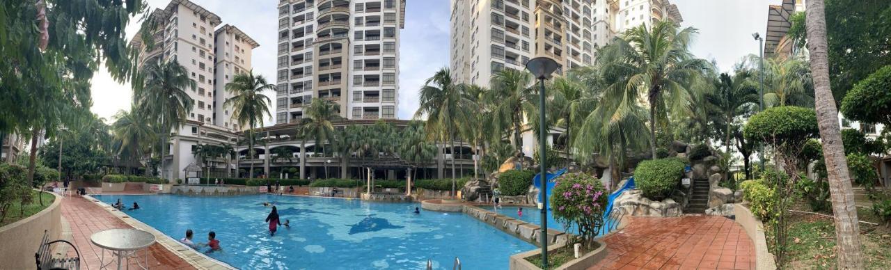 Pool View 2 Room Mahkota Hotel Melaka Exterior photo